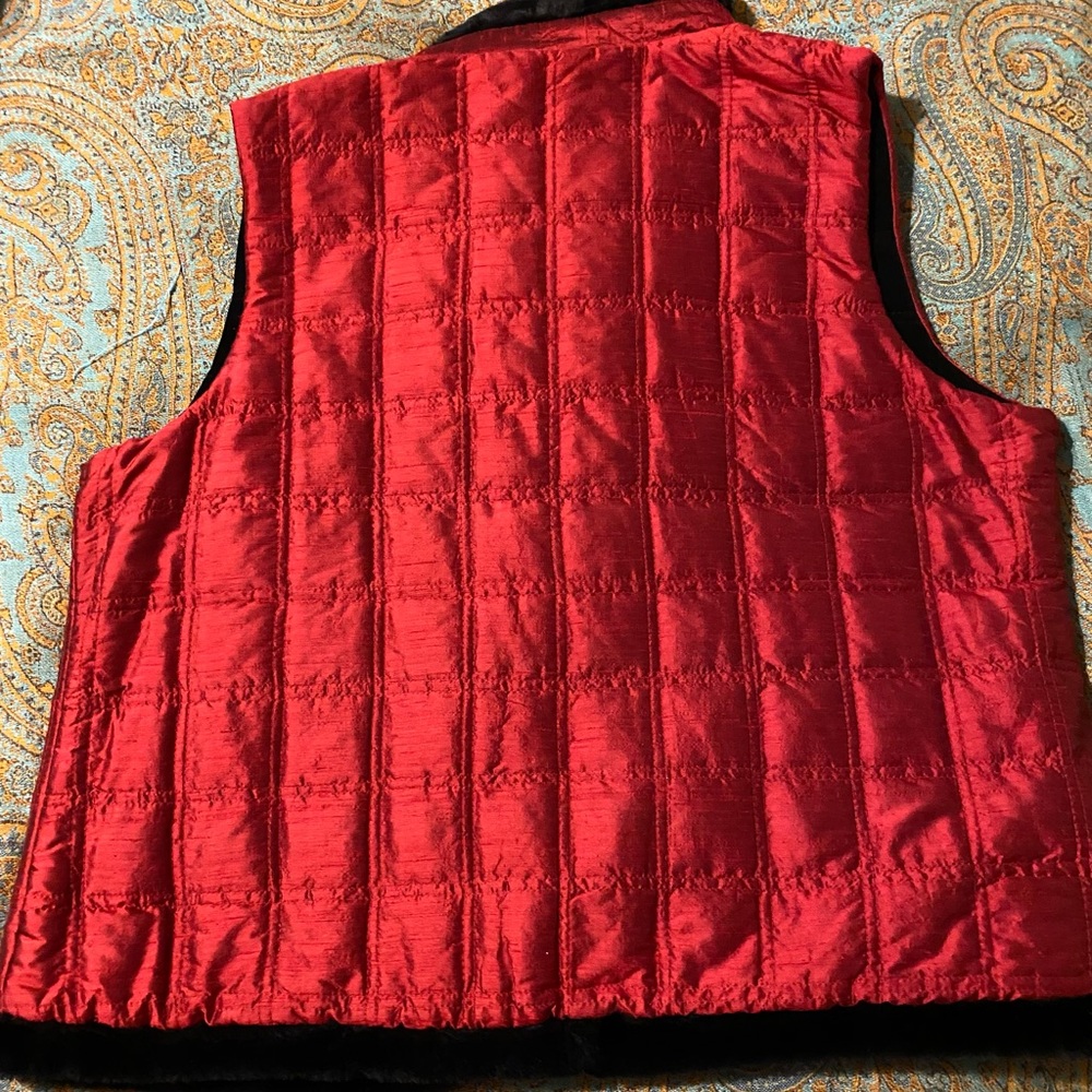 Reversible black and red silk vest with faux fur trim sz 14-16 - Picture 3 of 5